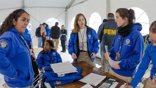 Is FEMA looking to hire 1000 people on $2000 a week contract? Fact check