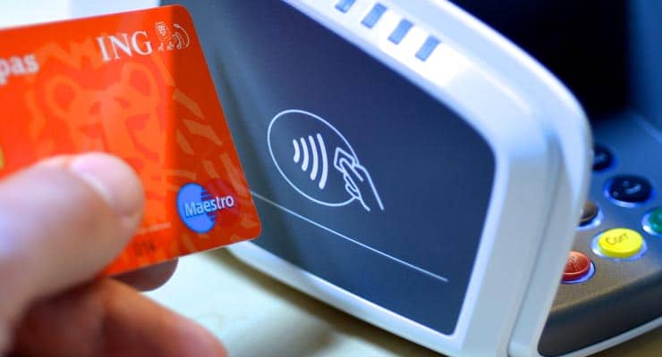 Facebook video shows contactless reader steal $30 from victim. Is it real?