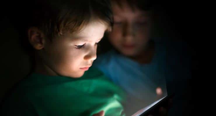 5 tips for keeping children safe when they play apps