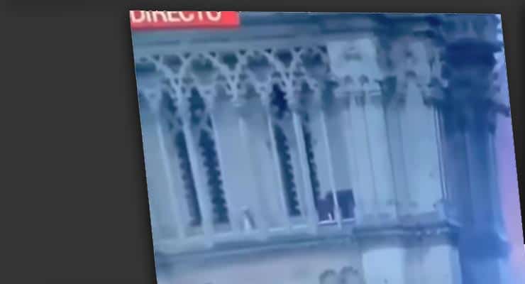 Was a man wearing “Muslim garb” spotted on Notre Dame balcony? Fact Check