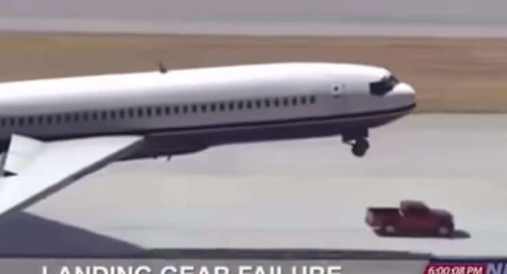 Does video show truck helping airplane land on runway? Fact Check